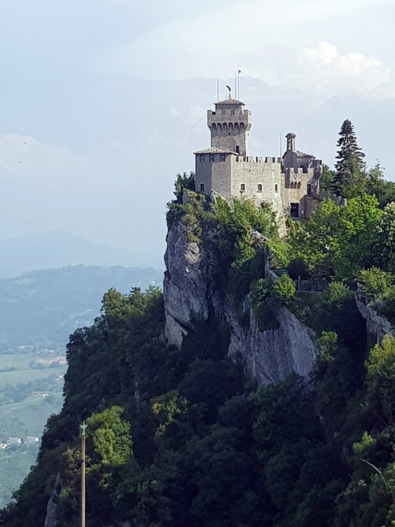 Der Monte Titano mit einem seiner 4 Festungstürme